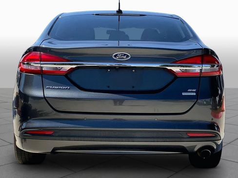 Used 2017 Ford Fusion SE FWD image 5