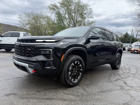 Used 2025 Chevrolet Traverse Z71 image 4