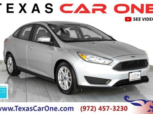 Used 2017 Ford Focus SE FWD image 1