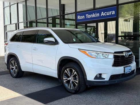Used 2016 Toyota Highlander XLE AWD/4WD image 2