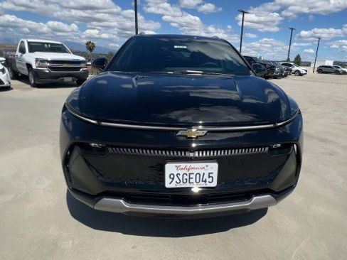 Used 2025 Chevrolet Equinox EV LT w/ Convenience Package image 3