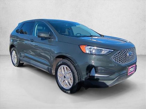Used 2023 Ford Edge SEL image 3
