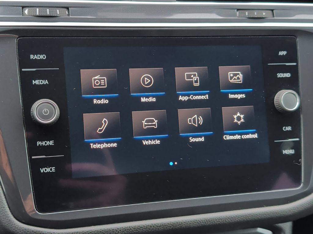 Used 2020 Volkswagen Tiguan SE AWD/4WD image 19