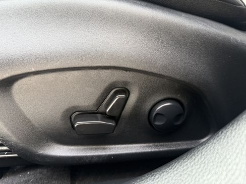 Used 2025 Jeep Compass Limited image 32