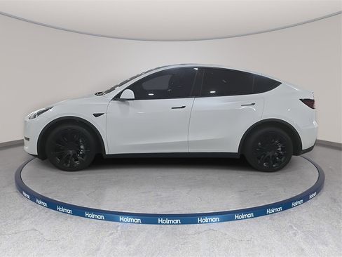 Used 2023 Tesla Model Y Long Range image 3