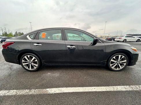 Used 2017 Nissan Altima 2.5 SR FWD image 6