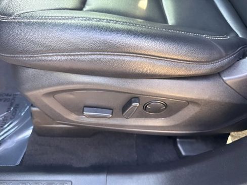 Used 2020 Ford Explorer XLT w/ Equipment Group 202A image 13