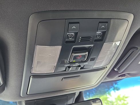 Used 2023 Lexus GX 460 image 28