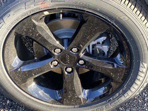 New 2025 Jeep Grand Cherokee Laredo image 7