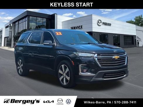 Used 2022 Chevrolet Traverse LT w/ LT Premium Package AWD/4WD image 5