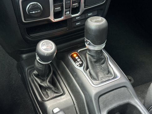 Used 2023 Jeep Wrangler Unlimited AWD/4WD image 19