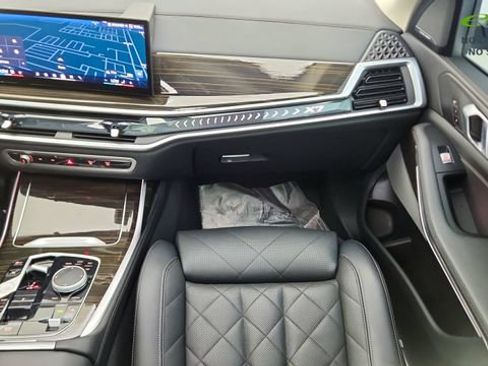 Used 2025 BMW X7 xDrive40i w/ Premium Package AWD/4WD image 57
