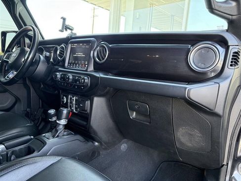 Used 2020 Jeep Wrangler Unlimited Sahara AWD/4WD image 33