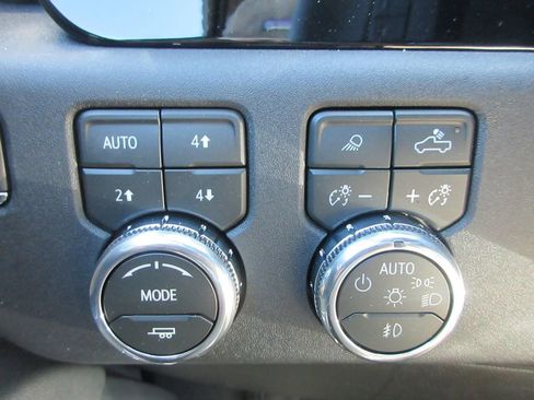 New 2026 GMC Sierra 1500 SLT w/ SLT Premium Package AWD/4WD image 17