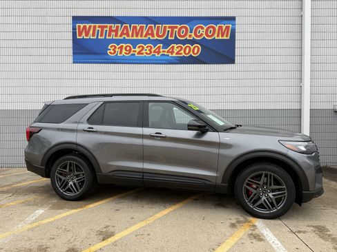 Used 2025 Ford Explorer ST-Line w/ Premium Package image 3