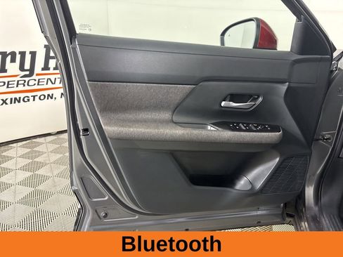 Used 2025 Nissan Kicks SV image 8