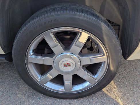 Used 2010 Cadillac Escalade ESV Premium image 5