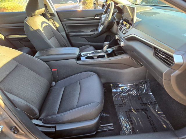Used 2024 Nissan Altima 2.5 SV w/ SV Premium Package FWD image 22