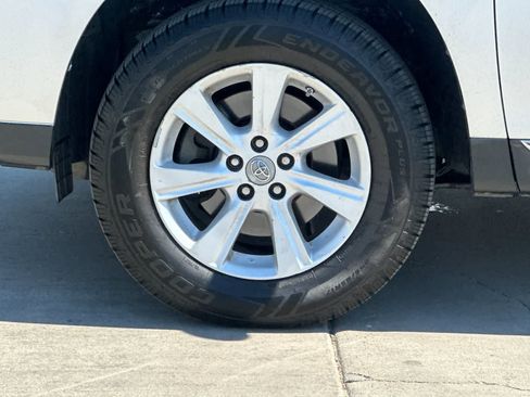 Used 2012 Toyota Highlander FWD image 25
