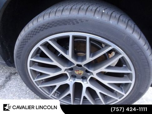 Used 2019 Porsche Macan AWD/4WD image 10