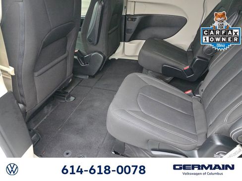 Used 2022 Chrysler Voyager LX image 22