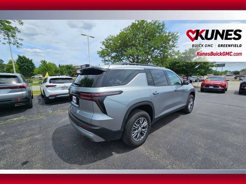 Used 2024 Chevrolet Traverse LT AWD/4WD image 5