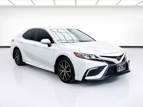 Used 2023 Toyota Camry SE w/ Protection Package (Q2) (TMS) FWD image 3