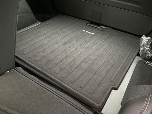 Used 2023 Nissan Rogue SV image 17