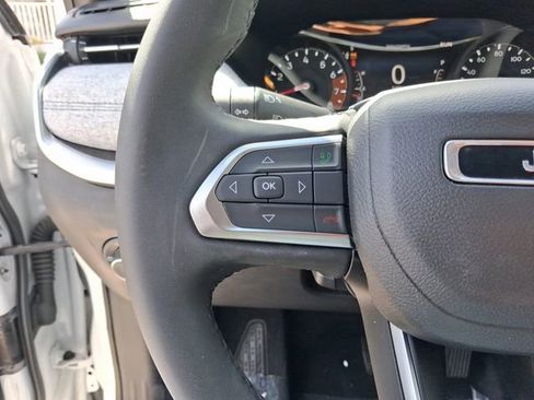 Used 2023 Jeep Compass Latitude image 17