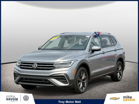 Used 2023 Volkswagen Tiguan SE AWD/4WD image 1