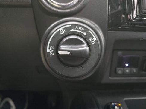 Used 2024 Nissan Titan PRO-4X w/ Pro-4x Convenience Package image 37