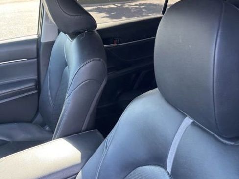 Used 2018 Toyota Camry XSE FWD image 9