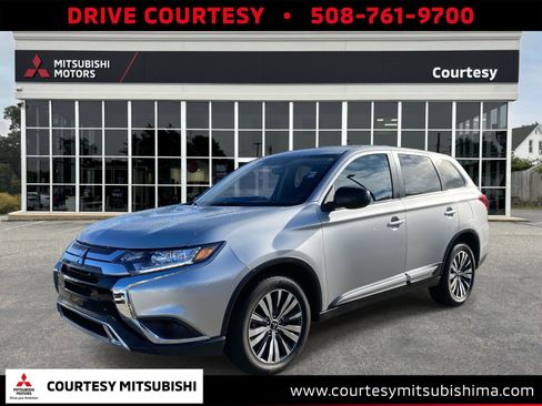 Used 2020 Mitsubishi Outlander ES image 1