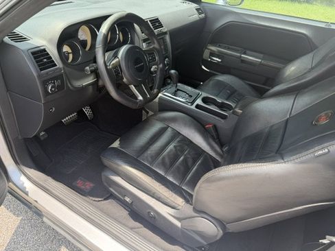 Used 2014 Dodge Challenger SXT RWD image 11
