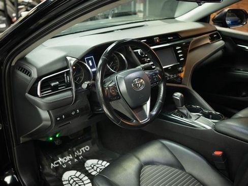 Used 2020 Toyota Camry SE w/ Carpet Mat Package FWD image 9