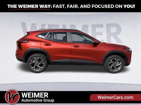 Used 2024 Chevrolet Trax LT w/ LT Convenience Package FWD image 7