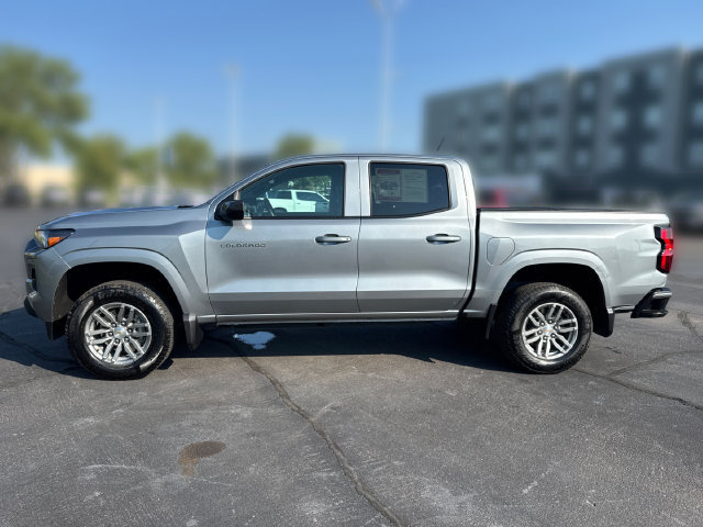 Used 2025 Chevrolet Colorado LT w/ Advanced Trailering Package AWD/4WD image 2