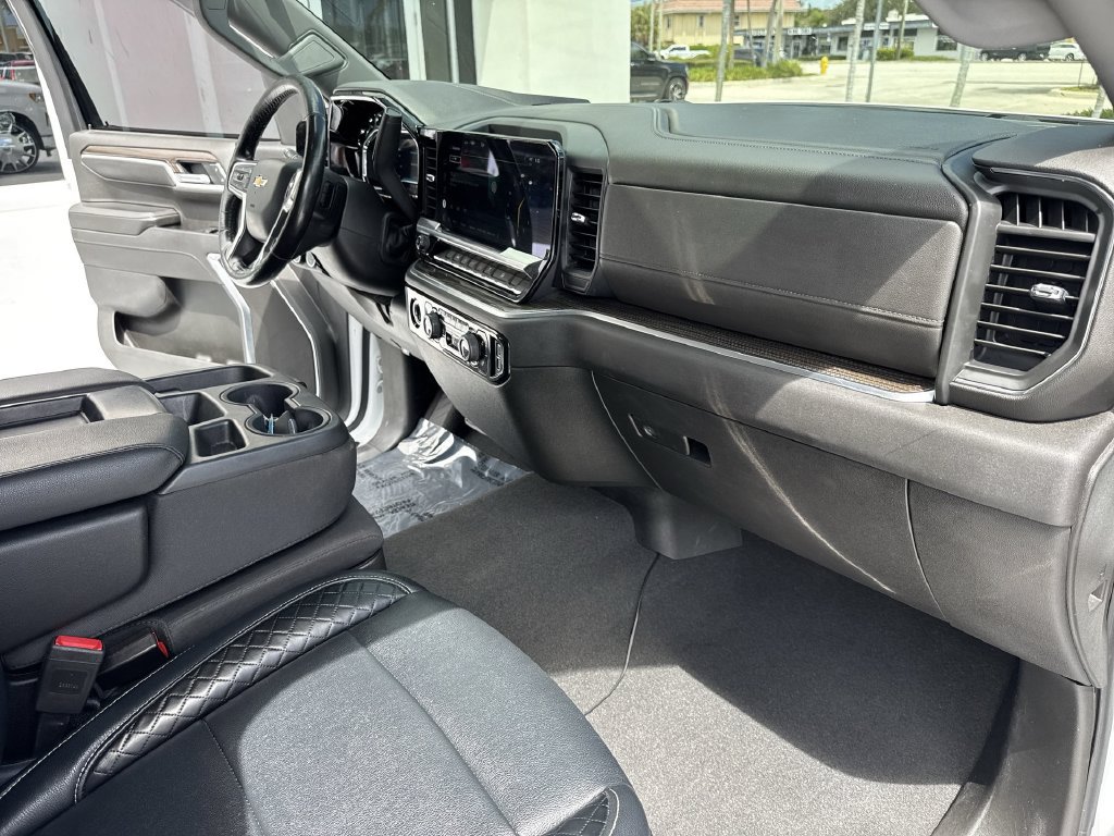 Used 2022 Chevrolet Silverado 1500 LT RWD image 32