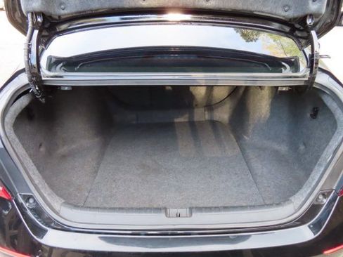 Used 2018 Honda Accord Touring image 10