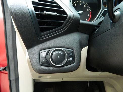 Used 2017 Ford Escape SE image 17