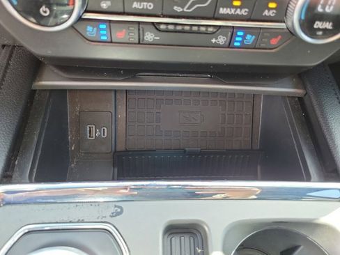 Used 2021 Ford Expedition XLT image 32