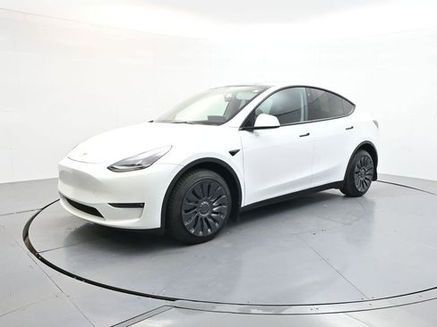 Used 2023 Tesla Model Y Long Range AWD/4WD image 1