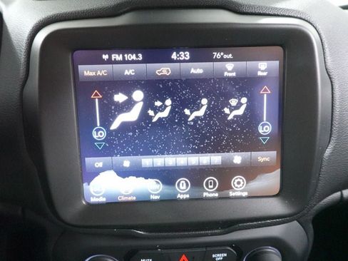 Used 2023 Jeep Renegade Trailhawk AWD/4WD image 17