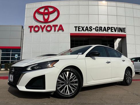 Used 2025 Nissan Altima 2.5 SV image 2