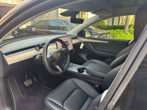 Used 2023 Tesla Model Y Long Range AWD/4WD image 3