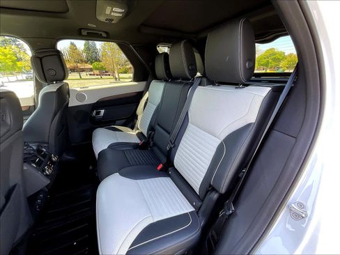 Used 2023 Land Rover Discovery HSE R-Dynamic image 28