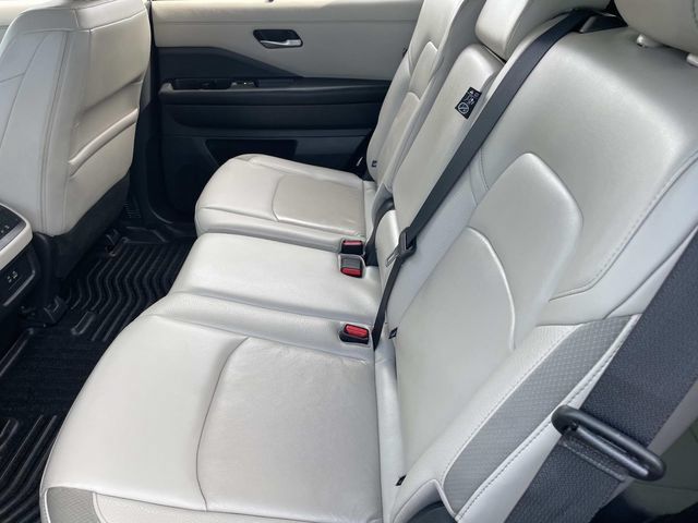 Used 2024 Nissan Pathfinder SL AWD/4WD image 19