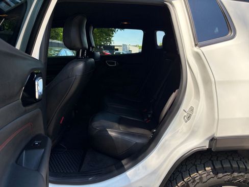 Used 2025 Jeep Compass Trailhawk AWD/4WD image 24