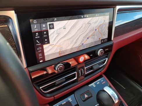 Used 2023 Porsche Macan Turbo image 25