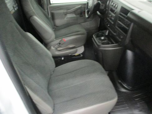Used 2024 GMC Savana 2500 w/ Driver Convenience Package image 10